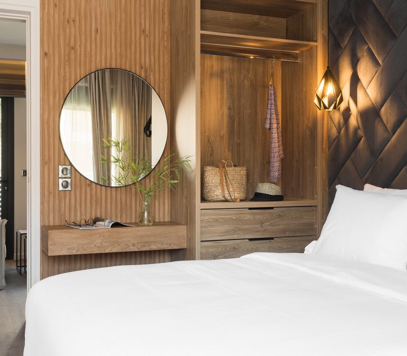 deluxe-bedroom